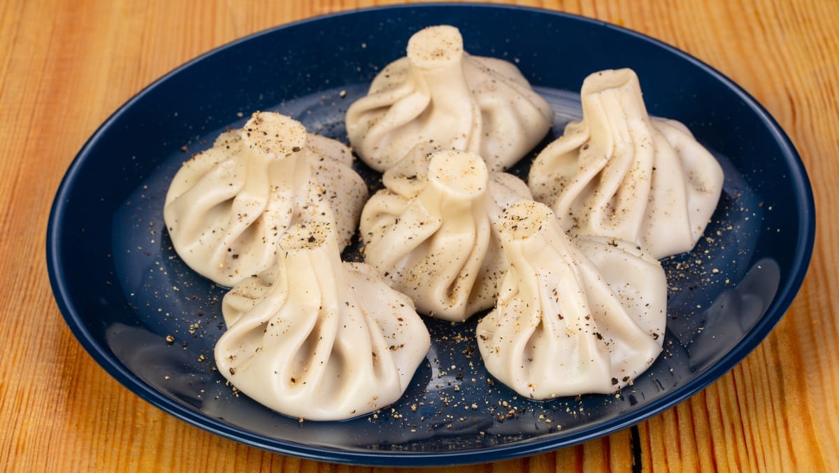 „ANSA anunță retragerea unui lot de hinkali din magazine datorită prezenței bacteriei Salmonella spp.”